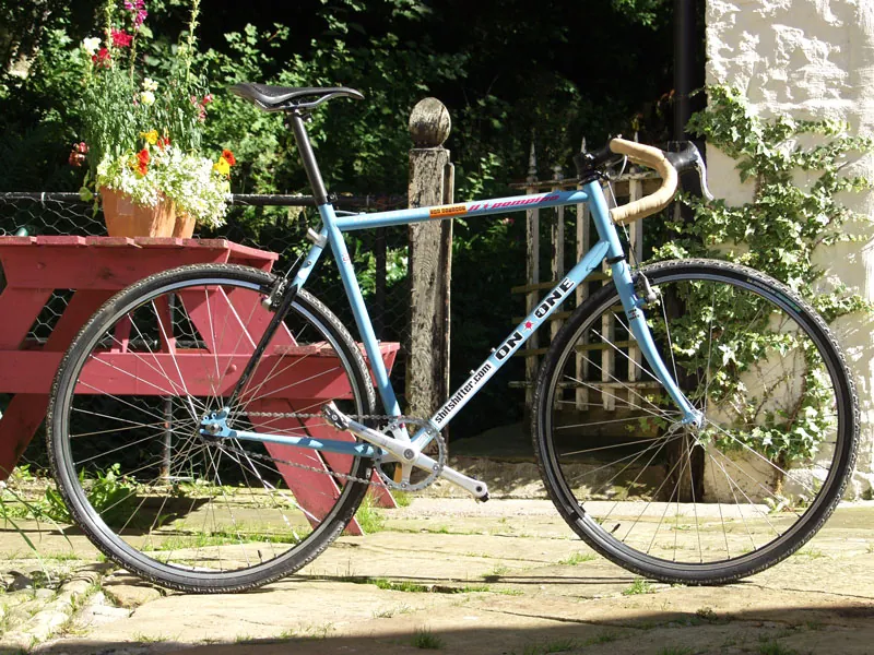 Cycling scene for how to choose the right bicycle in the uk