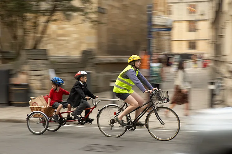 Cycling scene for family cycling: planning rides that children actually enjoy