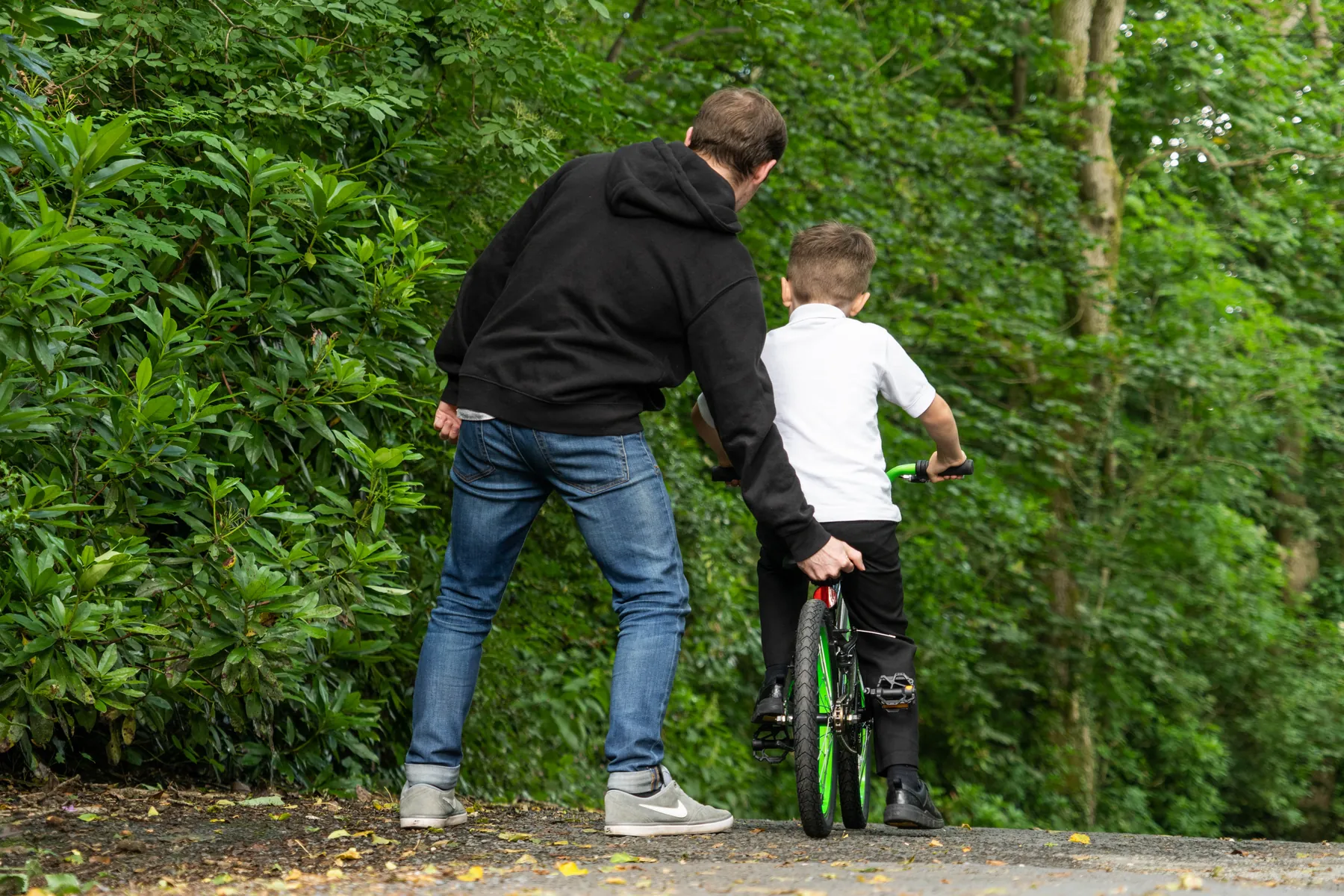 Cycling scene for teaching a child to ride a bicycle: confidence before distance
